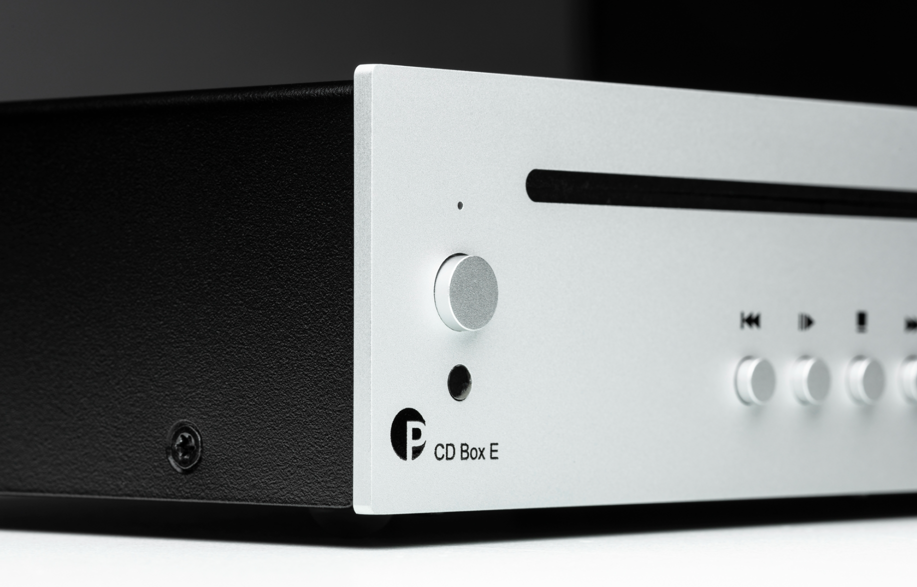 ProJect CD Box E CD Player in sliver, close up