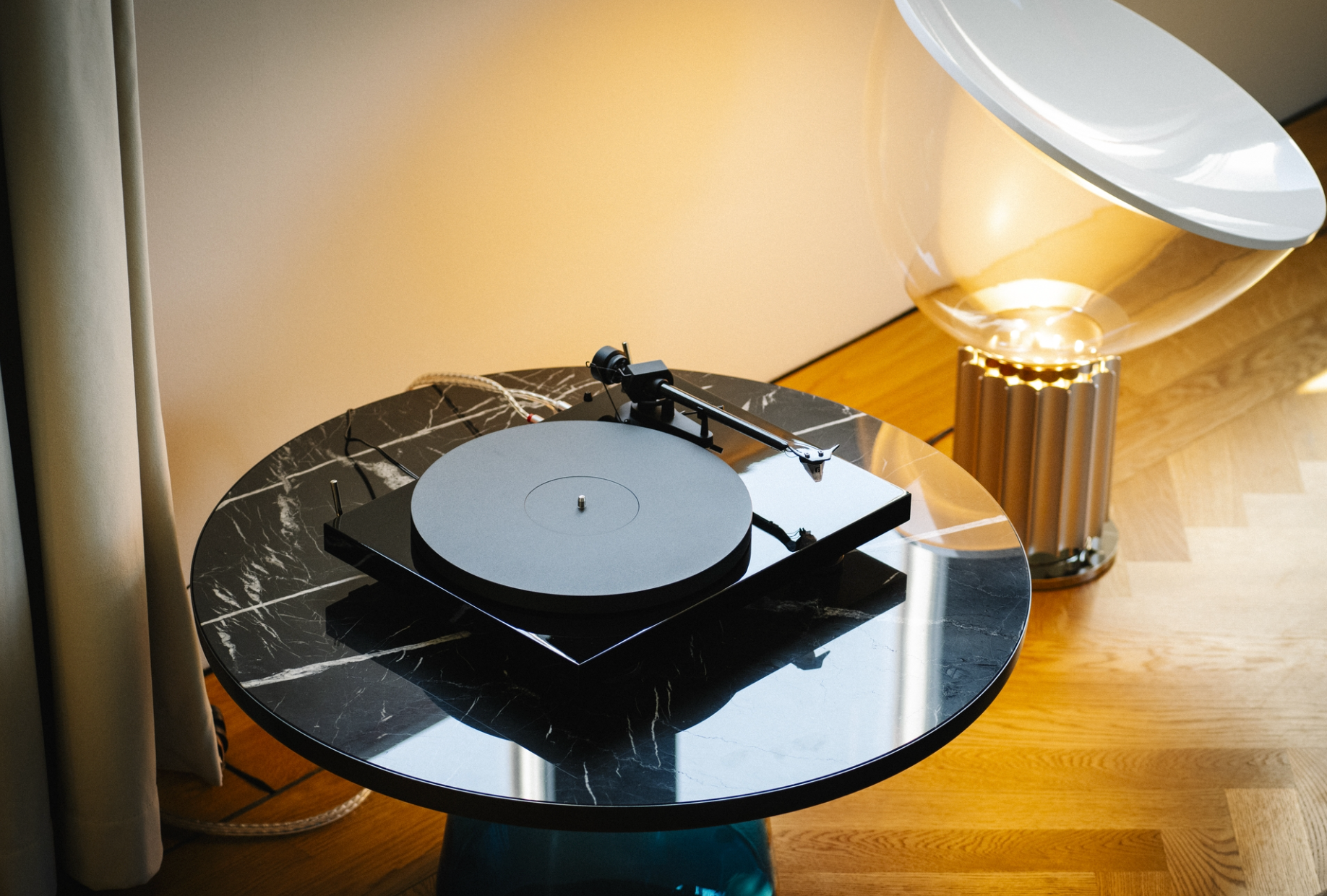 ProJect Debut EVO 2 Turntable with Pick It MM Cartridge in High Gloss Black, lifestyle image