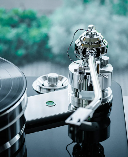 ProJect Signature 12.2 Turntable, 3 pivot tonearm bearing