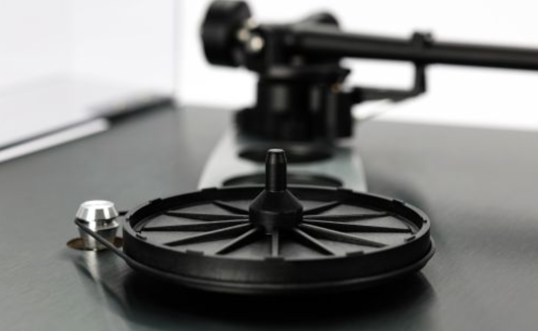 Rega Planar 3 RS Special Edition with ND5 in Brushed Aluminium Black without dustcover.  Closeup of pulley