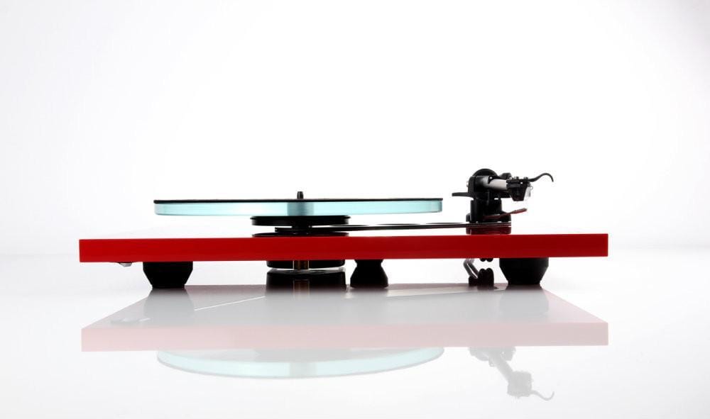 Rega Planar 3 Turntable in Gloss red profile 