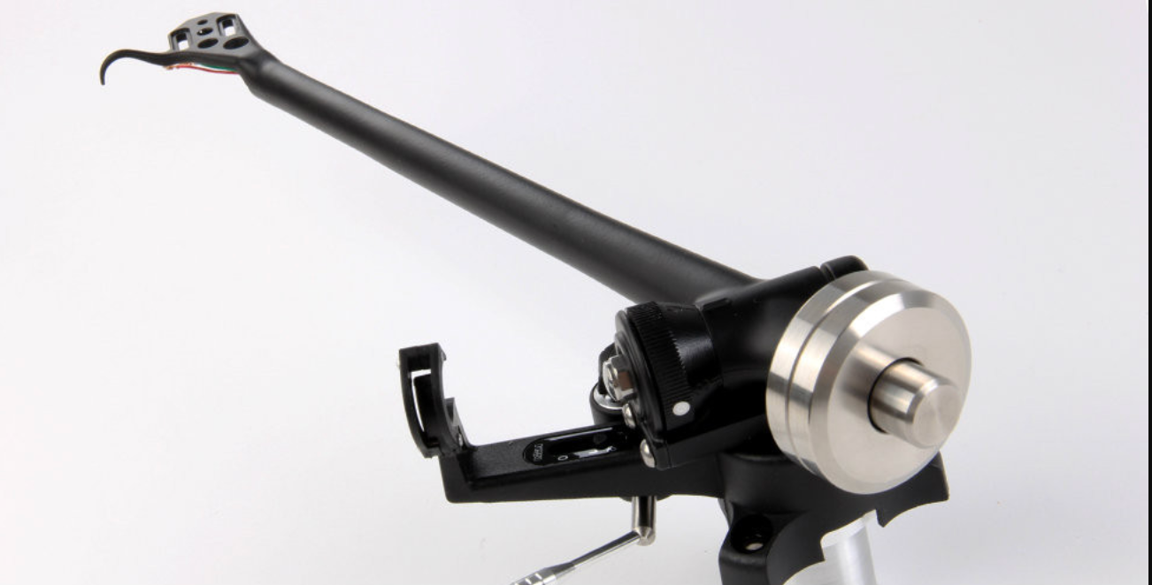 Rega RB880 Tonearm, closeup